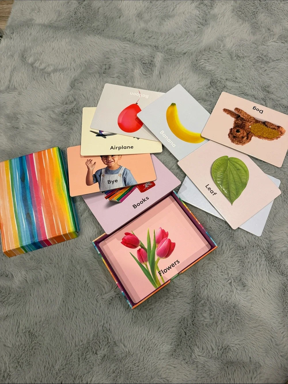 Lovevery large graphic word Flash Card Set